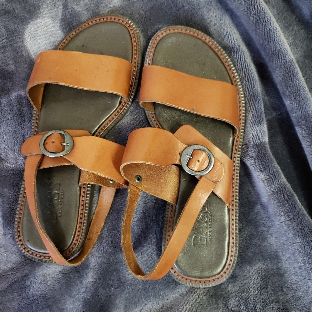 Bass sandals